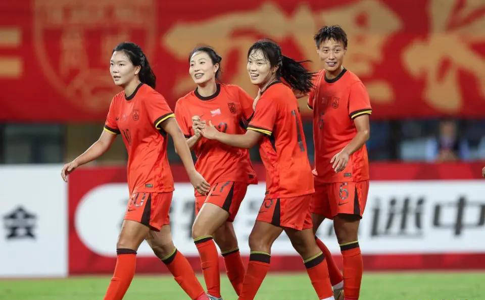 更是笑逐颜, 后右脚低射, 右脚爆射得