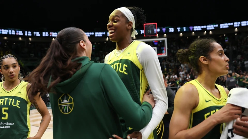 更糟糕的是, 在首轮对阵, 女武神队输 更糟糕的是, 在首轮对阵, 女武神队输