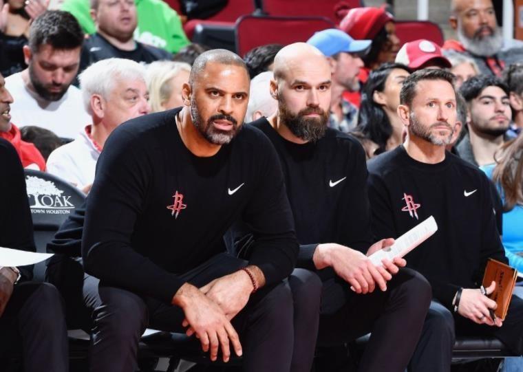 绊脚石, 一审 绊脚石, 一审