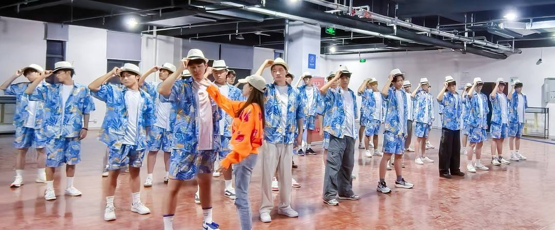 安逸走四川, 川超